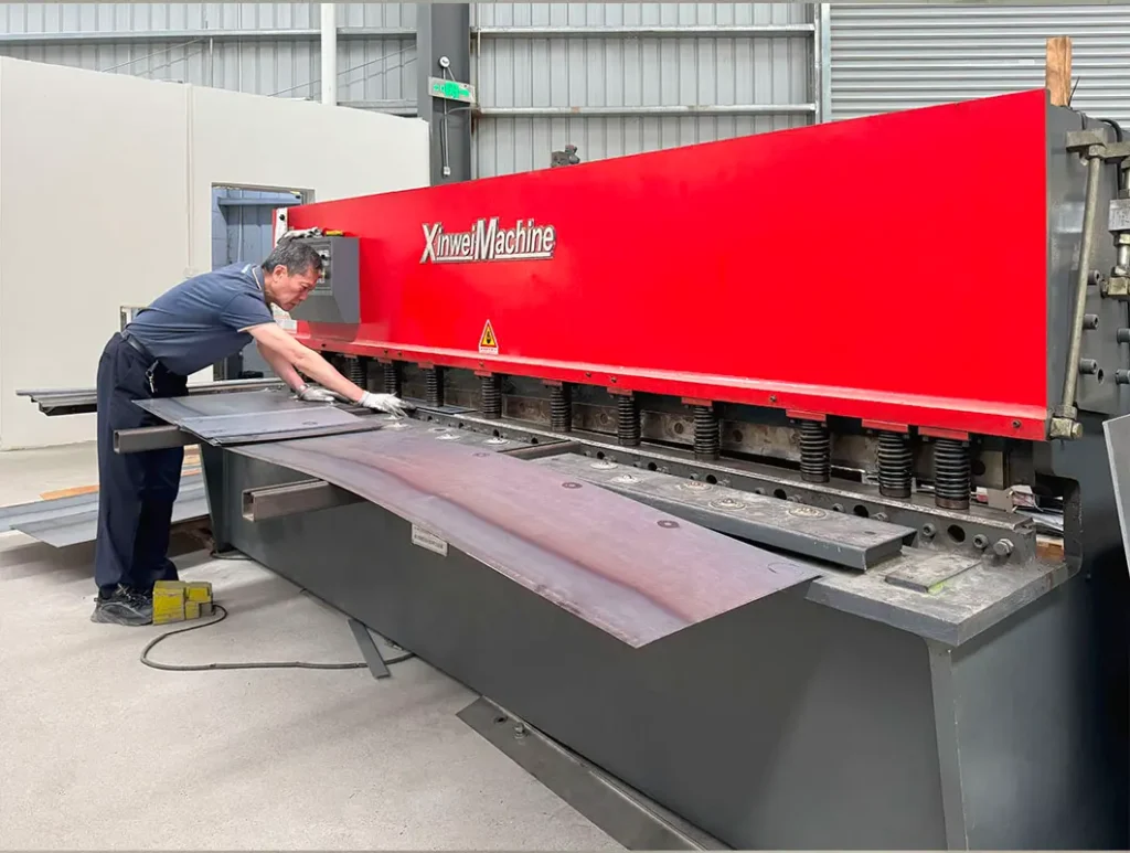 Hydraulic pendulum shearing machine